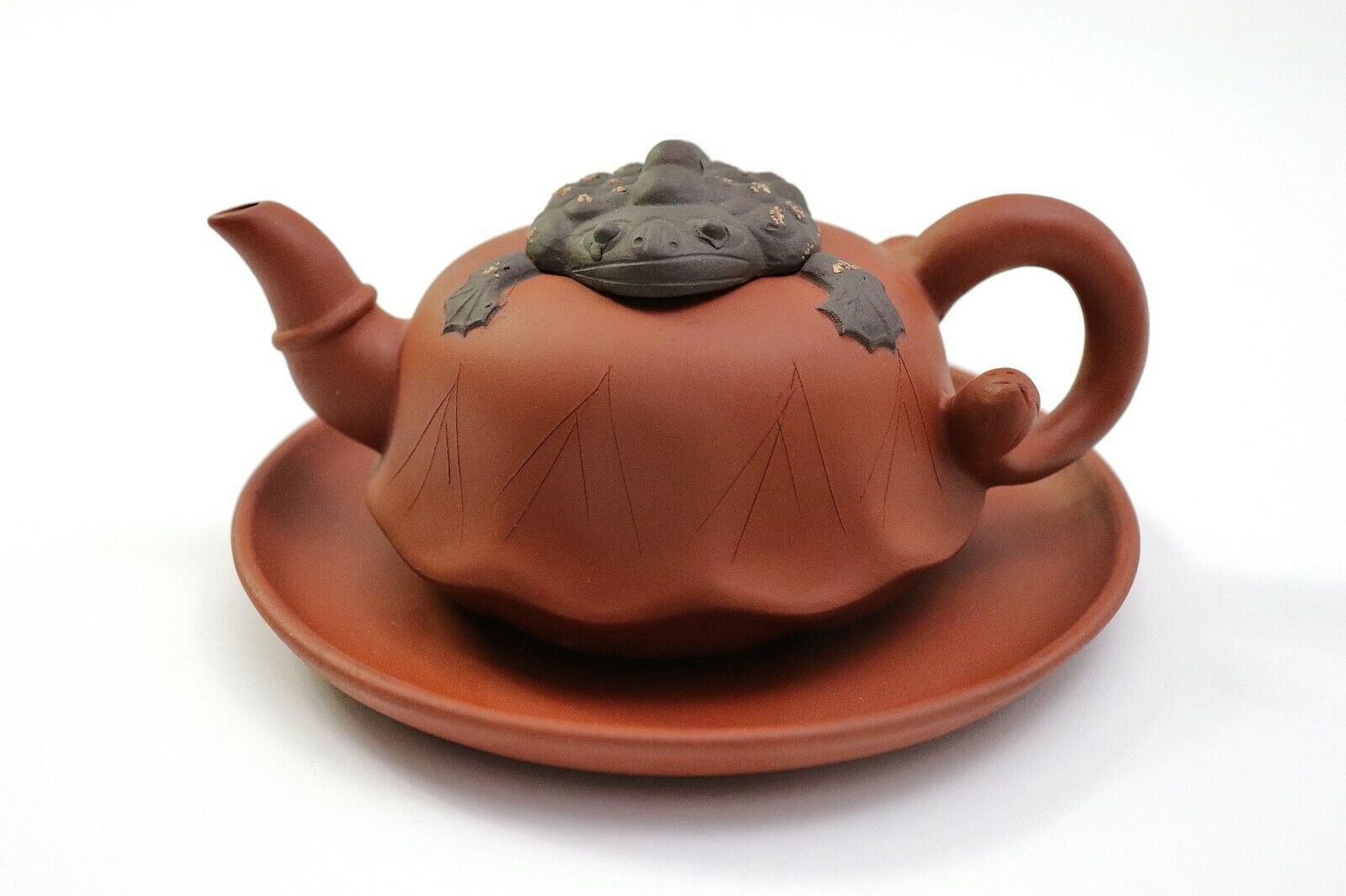Chinese Zisha Yixing Ware Pottery Teapot Plate Gilt Jin Chan Bullfrog Lid Marked