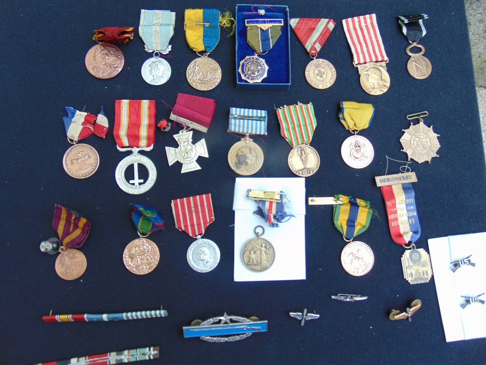 LARGE LOT OF MEDALS PINS & RIBBONS - WWI - WWII & MORE! WORLD WAR ONE & TWO