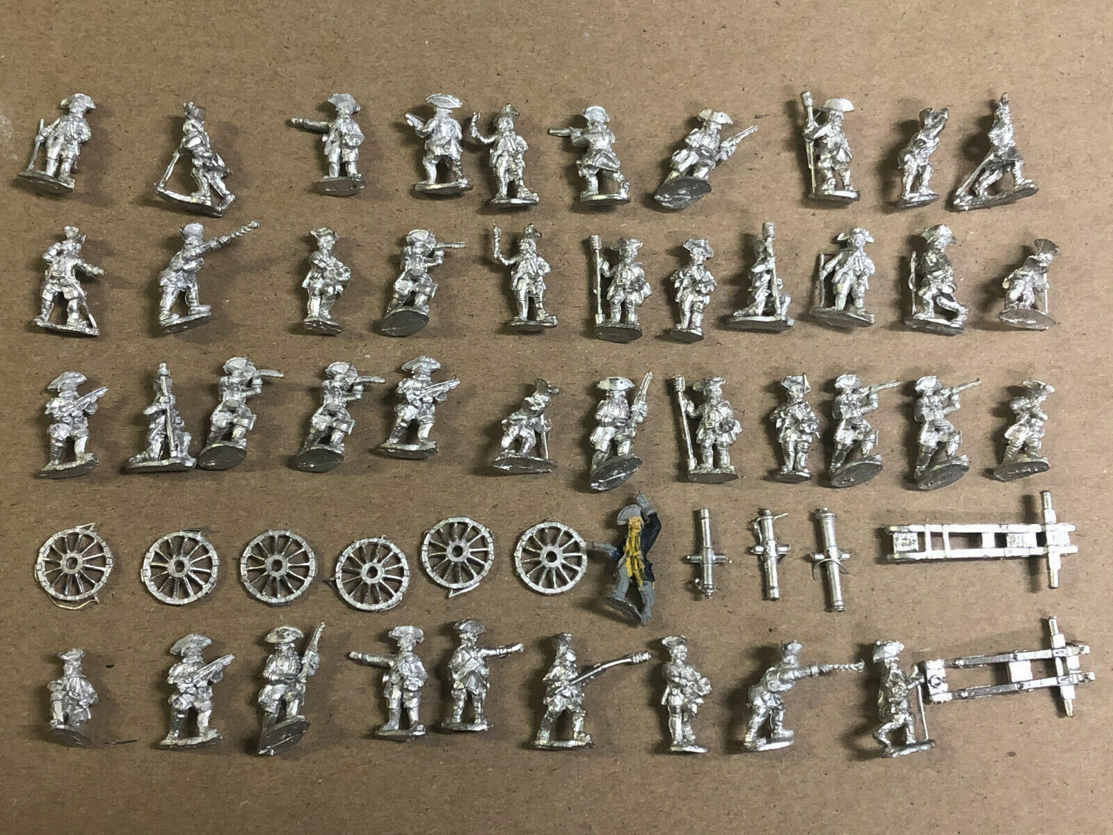 LOT: 40 Figures, 6 Wheels, Miscellaneous Bits - 15mm Prussian Artillery SYW